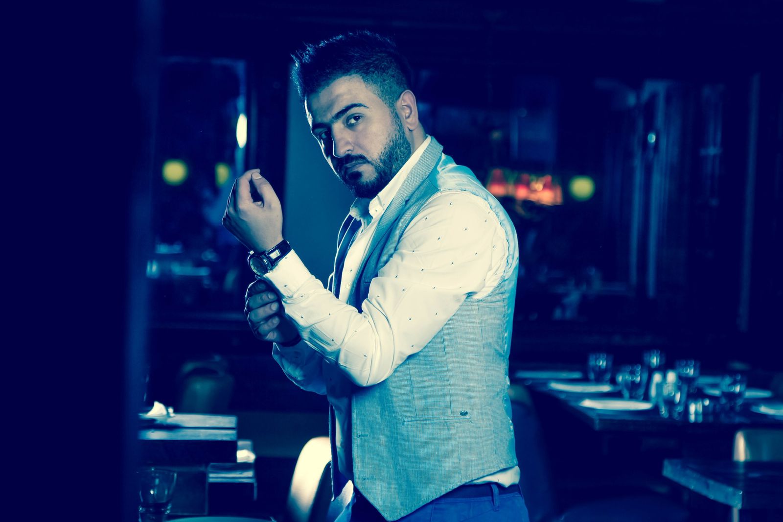 [Imagine Osama Alzain în studio]